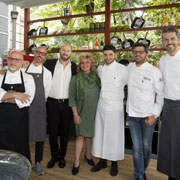 Lo staff di chef stellati Andrea Aprea, Tommaso Arrigoni, Andrea Berton e Claudio Sadler con Giorgio Caporaso e Luisa Parasacchi. Milano Palazzo Bovara. photo Daniela Berruti