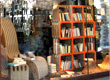 X2Chair e More nella vetrina di Libreria del Corso a Varese