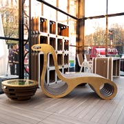 Ecodesign Collection: arredi in cartone con finiture in foglia oro di Lessmore progettati da Giorgio Caporaso per Privitera Eventi. Milano Piazza Castello. DDN Phutura | Milano Design Week 2019