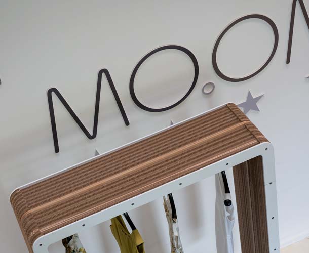 Moom - Espositore per abiti More Stender di Lessmore