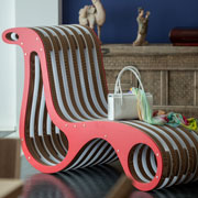 X2Chair chaise longue in cartone con finiture in legno laccato rosso. Design: Giorgio Caporaso per Lessmore